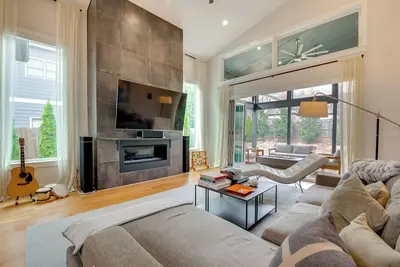 Image de Game Room + Bar: Luxe Group Getaway in Atlanta