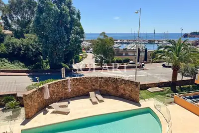 Image de Face aux plages et port