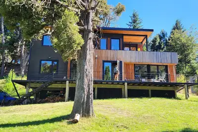 Image de Designer house in a natural setting.