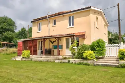 Image de Gîte de la fazilière - Maison de campagne avec grand jardin clos