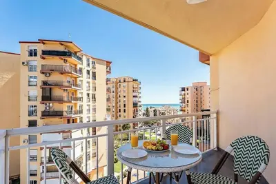 Image de Appartement en bord de mer avec balcon et piscine Ref012