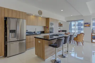 Stunning Ocean+Marina Views Rooftop Infinity Pool