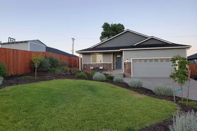 Image de This house is a 4 bedroom(s), 2 bathrooms, located in Eagle Point, Or.