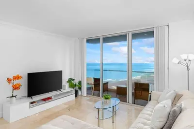 Image de Beachfront views, breathtaking spacious apartment