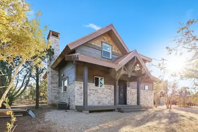 Image de Lions Keep| Hot Tub Retreat near Zion