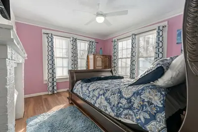 Image de Mara Retreat: Jacuzzi, Patio Oasis, Games, Pets & Near Downtown Birmingham