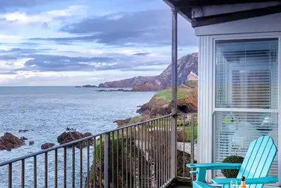 Image de By The Oceanside - Spectacular Sea View Apartment