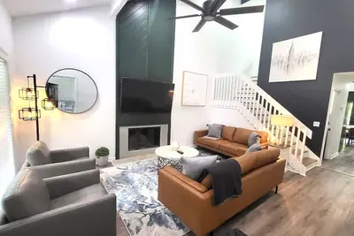 Image de 7 Br / 5 Ba | 2 Homes Sandy Springs Near Buckhead