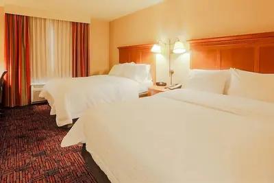 Image de 3 Suites w/ 2 Queen Beds Each + Free Breakfast