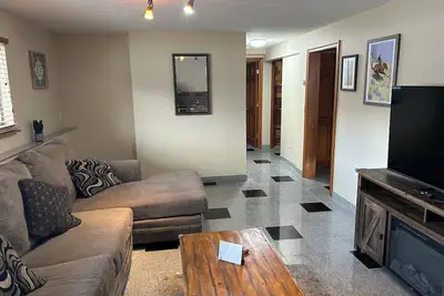 Image de 2-bedroom in-law suite in soothing Framingham with Ac comfort