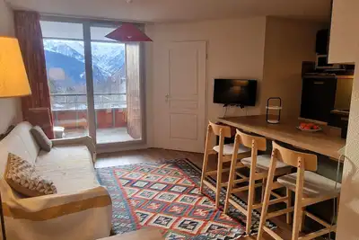 Image de Appartement familial aux pieds des pistes avec vue sur la montagne et piscine