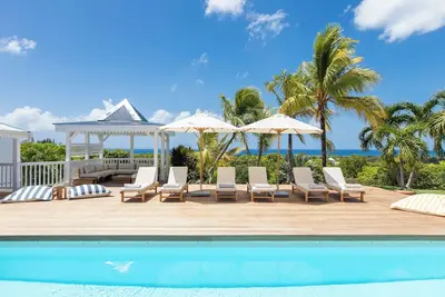 Image de Luxury Villa · 180° Sea View · Stylish Design · Pool & Beaches Nearby