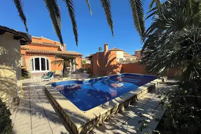 Image de Petit Paradis : Charmant appartement de vacances avec cuisine d'été et piscine