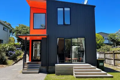 Image de Seaside Sanctuary, is a modern home is just 100 steps from the Beach