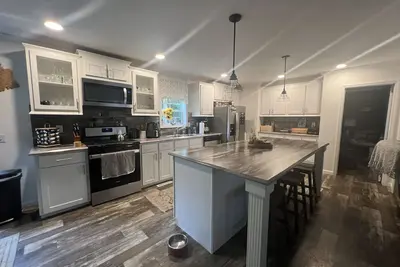 Image de Peaceful 3-bedroom home in Sullivan with twilight patio