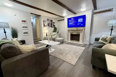 Excellent 3 Br 2. 5 bath minutes from downtown