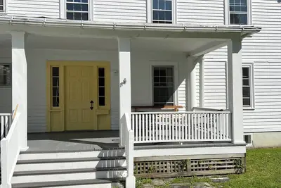 Image de Charming & Bright Berkshires Field House