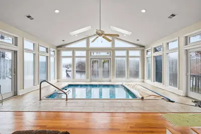 Image de Lakefront, Indoor Pool, 3 Bedroom w/ Gym & Playroom