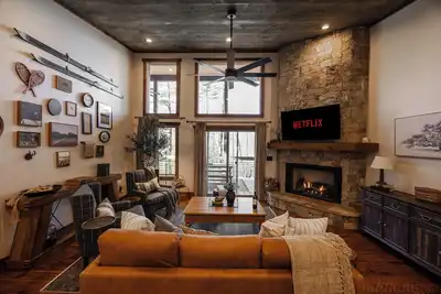 Image de Luxury Private Mountain Retreat · Hot Tub · Views