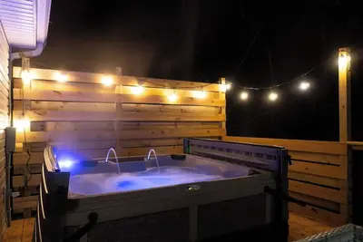 Image de The Mountain Magnolia *Hot tub on private deck*
