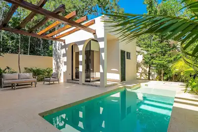 Image de Viilla in gated community w/pool, gym, yoga room & paddle tennis courts