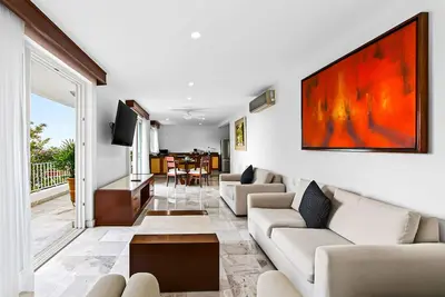 Spacious suite with wraparound terrace, rooftop infinity pool & resort amenities