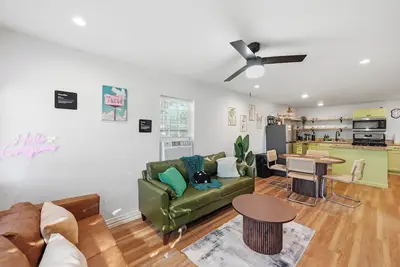 Image de Cozy Chic House Near Downtown Dallas W/ Big Backyard at Trinity Grove