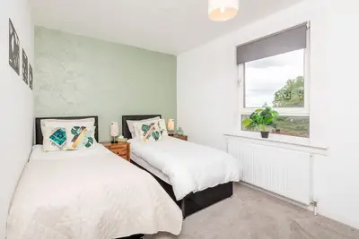 Image de Modern 2 bedroom apartment close to local amenities.