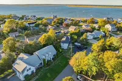 Image de Prime Meridian: 033-Ba  Spacious and Special, Walk to Beach, Harbor, Village