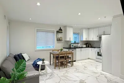 Image de Central, Cozy Spacious 3 Br Private Suite• Ev Charging• Near Transit