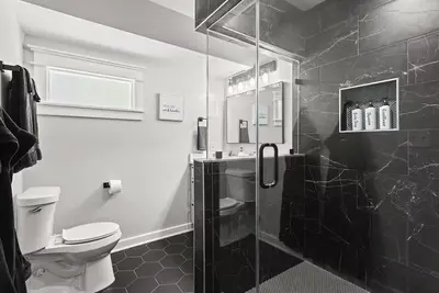 Image de Spacious 3-bedroom house in welcoming East Point Atlanta with Ac and gym.