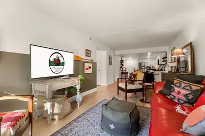 Image de Downtown Pet Friendly Creekside Condo • Walk to Branson Landing