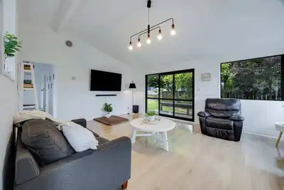 Image de Kawaha Corner - Minutes from Skyline, Zorb & more!