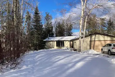 Image de Home on Lake Huron with sandy beach and beautiful yards in Cheboygan, Michigan