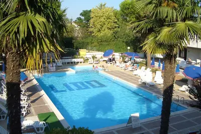 Image de Appartement confortable avec piscine