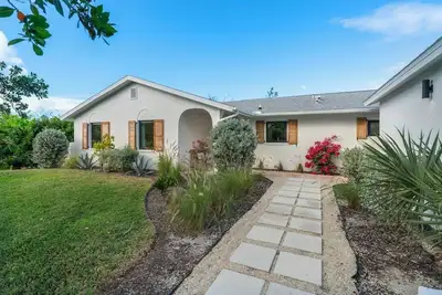 Image de Buttonwood Breeze: Peaceful Island Escape with Pool & Pets Ok!