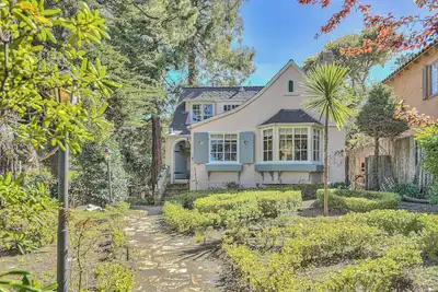 Image de 4044 Little Pink - Fairytale Carmel Beach Cottage