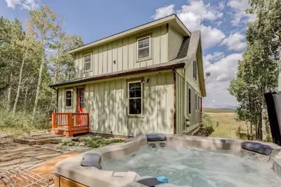 Image de New Listing! National Forest Access + Hot Tub | Continental Divide | Deck