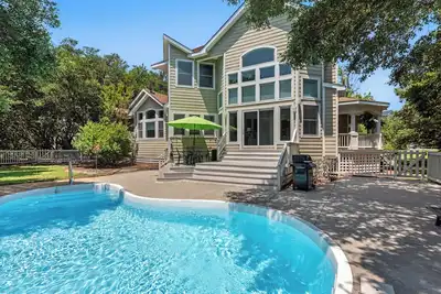 Sunset Sound: Pet Friendly | Private Pool