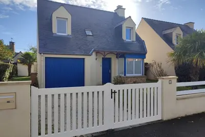 Image de Maison Familiale avec Jardin Clos & Terrasse Sud – 15min Plage & Port-Breton