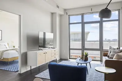 Image de 2 Units | Arlington Family Stay | Kitchen & Pool | Near Smithsonian Museum