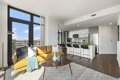 Image de 2 Units | Arlington Retreat | Rooftop & Balcony | Near Dc Landmarks & Dining