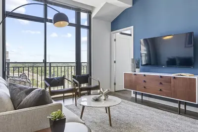 Image de 3 Units | Ballston Extended Stay | Rooftop View & Kitchen | Walk to Local Dining