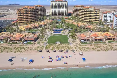 Image de Bella Sirena Beachfront Resort Condo D603