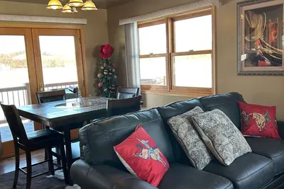 Image de Breathtaking log cabin with stunning views. Wildrose welcomes you! Hot tub Rocks