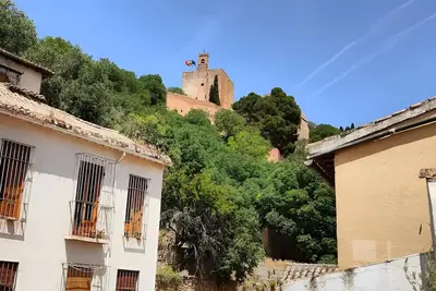 Image de Studio loft historique, proche Alhambra, idéal télétravail