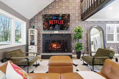 Image de Mountain-Style Home/ Fire Pits, Loft & Cozy Spaces