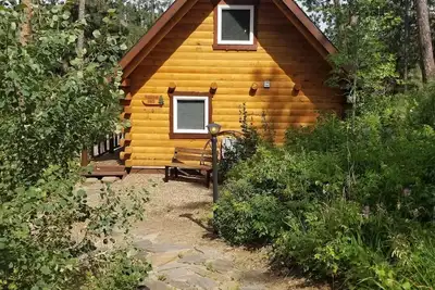 Image de Custom Built Log Cabin Bordered by Black Hills National Forest