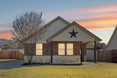 Image de Steps from Historic Square - Highland Hideaway