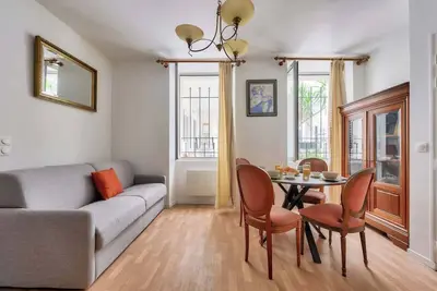 Large & Spacious Studio in Central Paris 15th